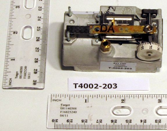 Johnson Controls T-4002-203 Direct Acting Vertical Mount Thermostat