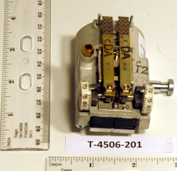 Johnson Controls T-4506-201 Dual Temp Control with Index Switch, Direct Acting, Horizontal Mount