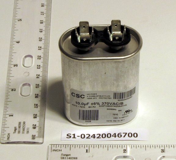 York S1-024-20046-700 10MFD 370V Oval Run Capacitor